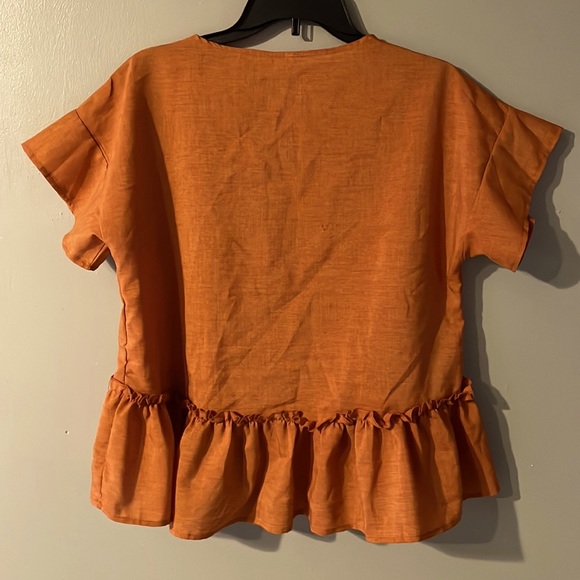 5/$15 Ruffled top - Picture 3 of 3